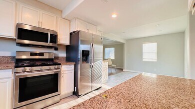 4239 W Broadway in Hawthorne, CA - Building Photo - Building Photo