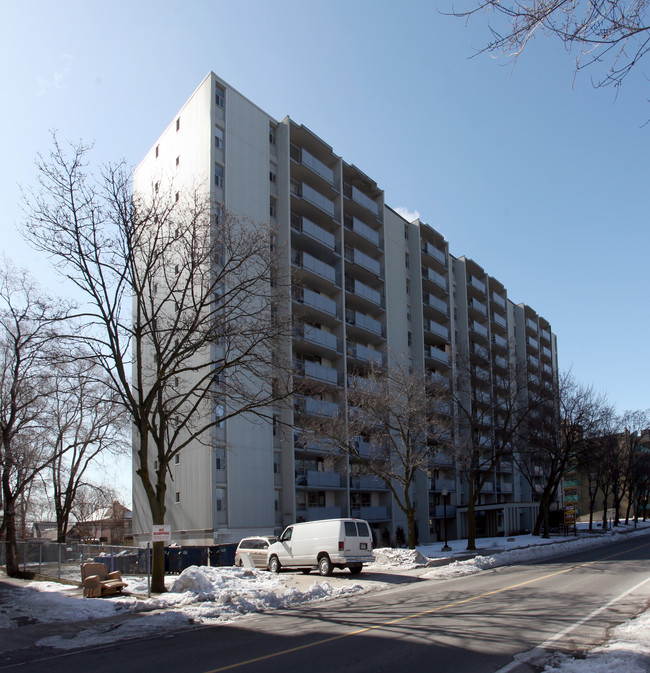 205 Cosburn in Toronto, ON - Building Photo - Building Photo