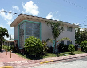 8430 Byron Ave in Miami Beach, FL - Building Photo - Building Photo