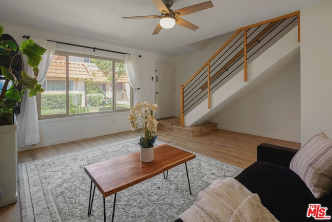 property at 25354 Vía Verde