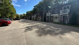 15 Back River Rd in Dover, NH - Building Photo