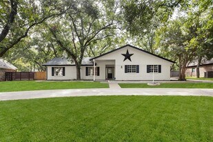 8735 S Monticello Cir in Granbury, TX - Building Photo