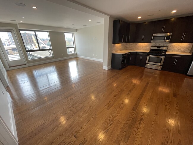 263 W 2nd St, Unit 3