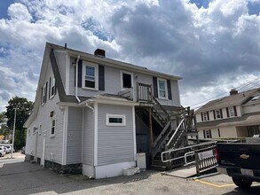 74 Highland St, Unit 74 Highland St 2nd fl in Worcester, MA - Foto de edificio - Building Photo