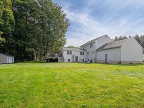 35 Robin Dr in Hudson, NH - Building Photo - Building Photo