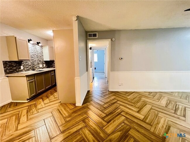 property at 1901 N 10th St