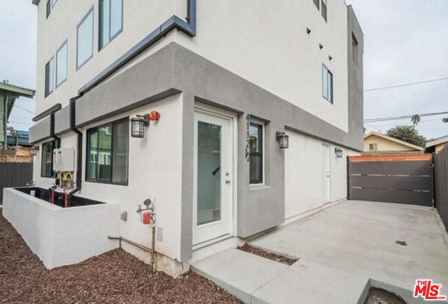4110 1/2 Normandie Ave in Los Angeles, CA - Building Photo - Building Photo