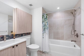 245 16th St E, Unit SI ID1467230P in North Vancouver, BC - Building Photo - Building Photo