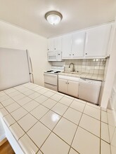 906 Camino Real, Unit 103 in Redondo Beach, CA - Building Photo - Building Photo