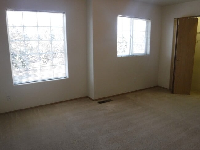 2332 NE Ocker Dr in Bend, OR - Building Photo - Building Photo