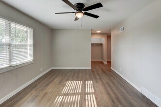 9115 Nieman Rd, Unit Apt 91111 unit 1 in Overland Park, KS - Building Photo - Building Photo
