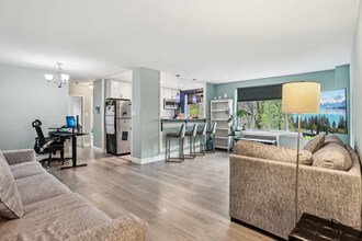 4100 W St NW, Unit 302 in Washington, DC - Foto de edificio - Building Photo