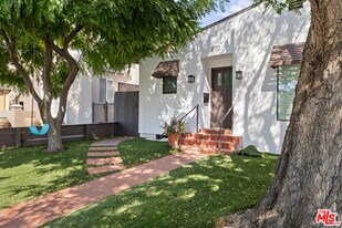 2170 Linnington Ave in Los Angeles, CA - Building Photo