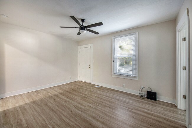 2755 E Surrey Dr in North Charleston, SC - Building Photo - Building Photo