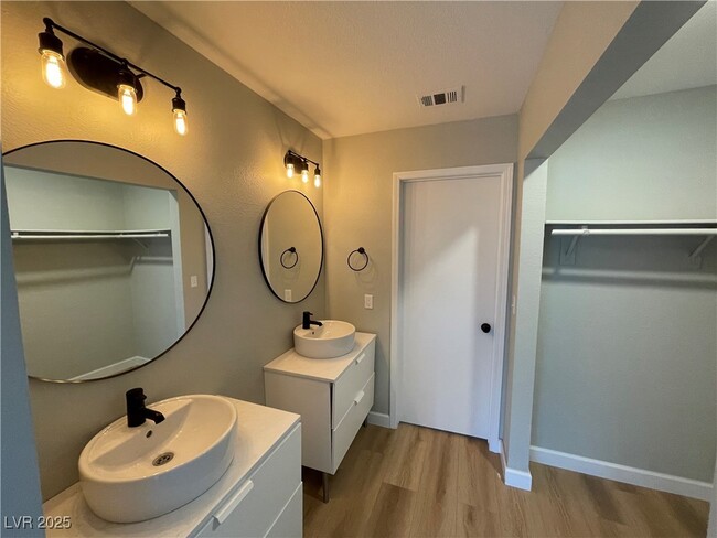 property at 2804 Oasis Cir