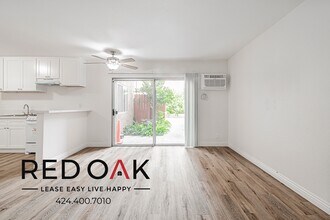 15005 Sherman Way in Los Angeles, CA - Building Photo - Building Photo