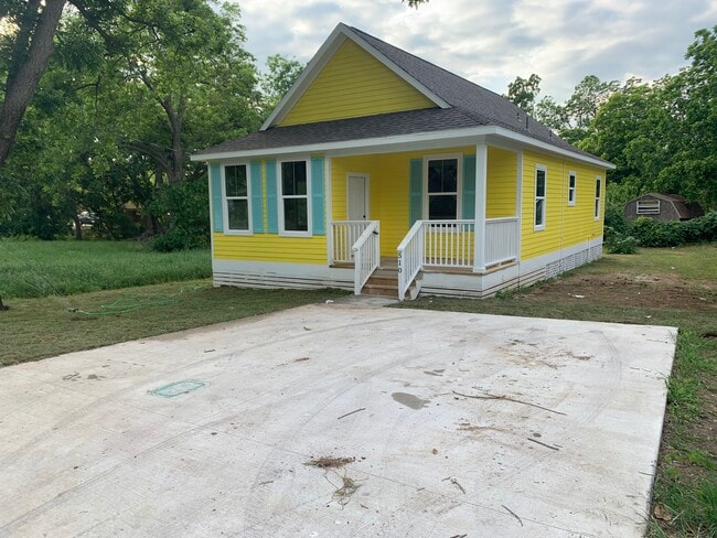 510 W Jefferson St in Brenham, TX - Building Photo - Building Photo