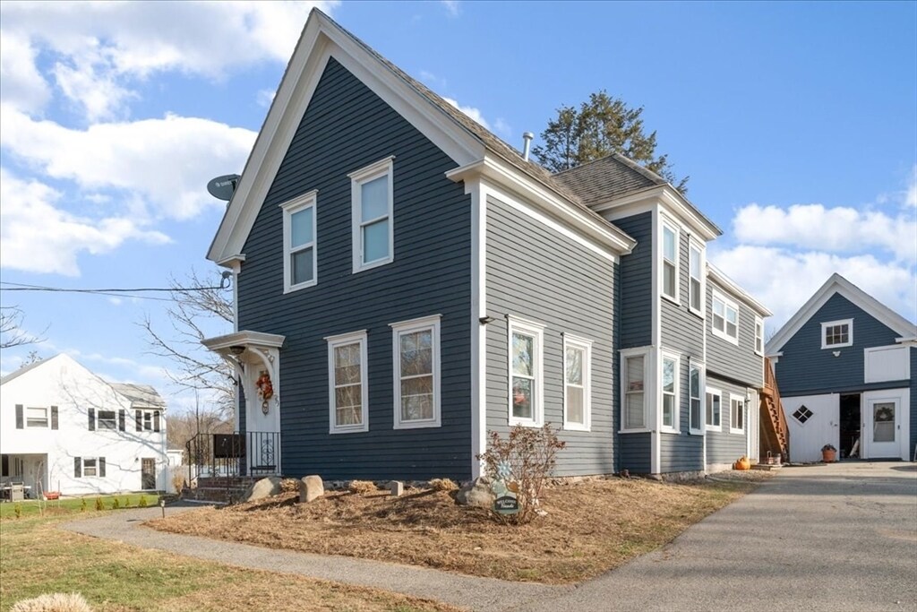 93 Carleton St-Unit -2 in Haverhill, MA - Building Photo