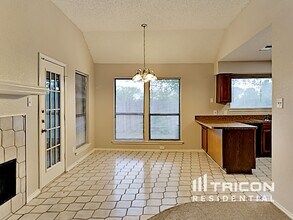 1637 Woodhall Way in Fort Worth, TX - Building Photo - Building Photo