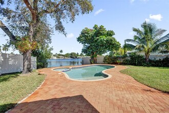 4200 NE 15th Ave in Oakland Park, FL - Building Photo - Building Photo