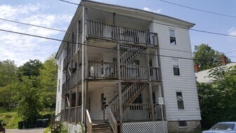 33 Henry St in Southbridge, MA - Building Photo