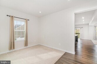 3032 Bianca Way in Harrisburg, PA - Foto de edificio - Building Photo