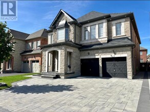 22 Elderslie Cres in Vaughan, ON - Building Photo - Building Photo