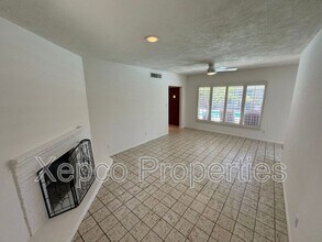 430 Avenida Ortega in Palm Springs, CA - Building Photo - Building Photo