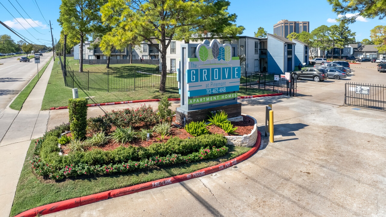 The Grove at Pinemont in Houston, TX - Building Photo