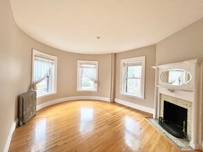 465 Washington St, Unit 4 in Brookline, MA - Building Photo - Building Photo