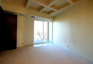 Dodecagon Plaza in Spencer, IA - Foto de edificio - Interior Photo