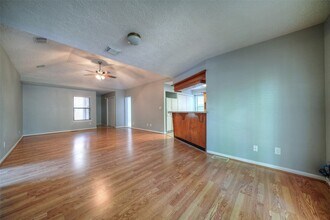 25 Shady Oak Ln in Conroe, TX - Building Photo - Building Photo