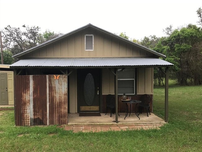 103 Yucca in Johnson City, TX - Building Photo - Building Photo