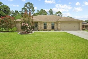 300 Cassady Ln in Crestview, FL - Building Photo