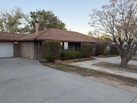 14606 Riverside St in Hesperia, CA - Building Photo