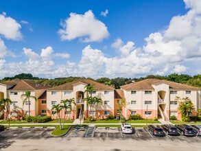 Lakewood at Emerald Hills in Hollywood, FL - Building Photo - Building Photo