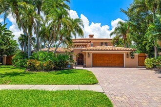 1124 Seville Ln NE in St. Petersburg, FL - Building Photo - Building Photo