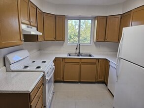 4900 W Barton Park Dr in West Jordan, UT - Foto de edificio - Building Photo