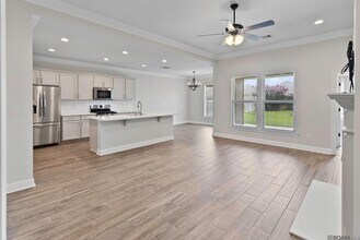 439 Lake Breeze Dr, Unit 1 bedroom 0317 in Baton Rouge, LA - Building Photo - Building Photo