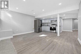 533 Yates Dr in Milton, ON - Building Photo - Building Photo