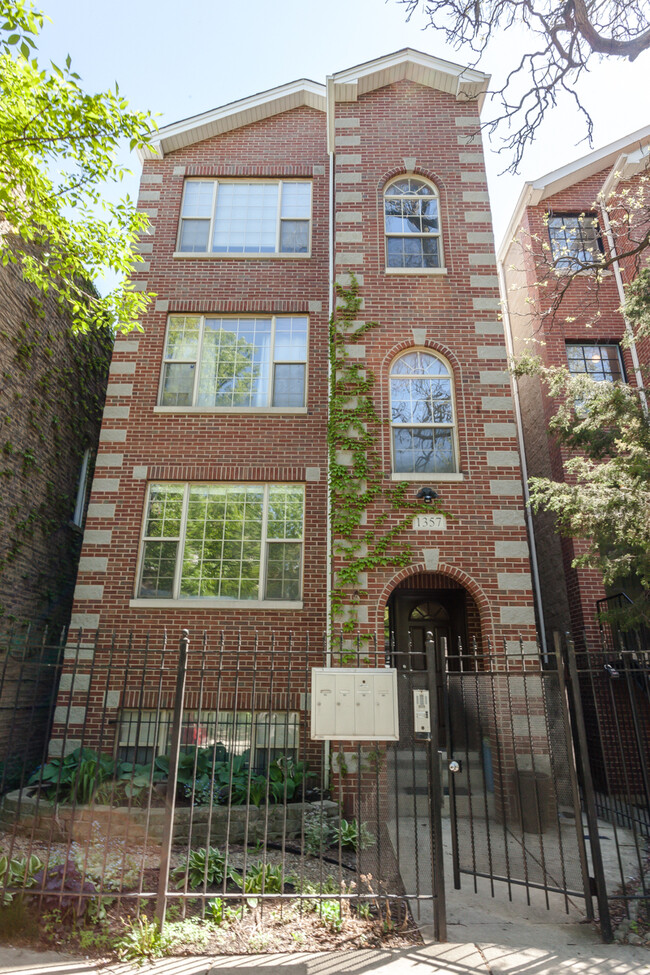 property at 1357 N Artesian Ave