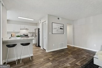 7600 Roswell Rd in Sandy Springs, GA - Building Photo - Building Photo