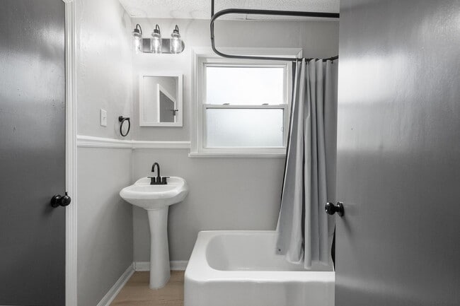 126 Whitaker St in Homestead, PA - Building Photo - Building Photo