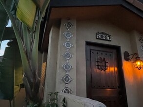 7815 W 83rd St in Los Angeles, CA - Foto de edificio - Building Photo