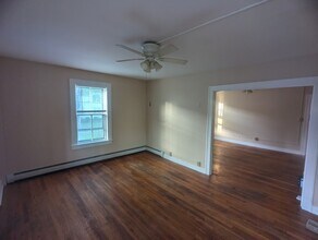 9 Main St, Unit B in North Bennington, VT - Building Photo - Building Photo