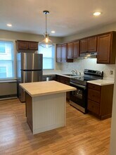 5 Cordage St, Unit 2 in Plymouth, MA - Foto de edificio - Building Photo