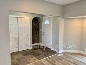 6155 Broadway St in Indianapolis, IN - Building Photo - Building Photo