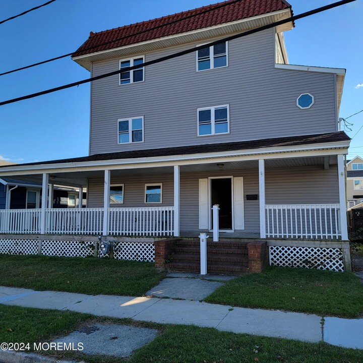 107 12th Ave in Belmar, NJ - Foto de edificio