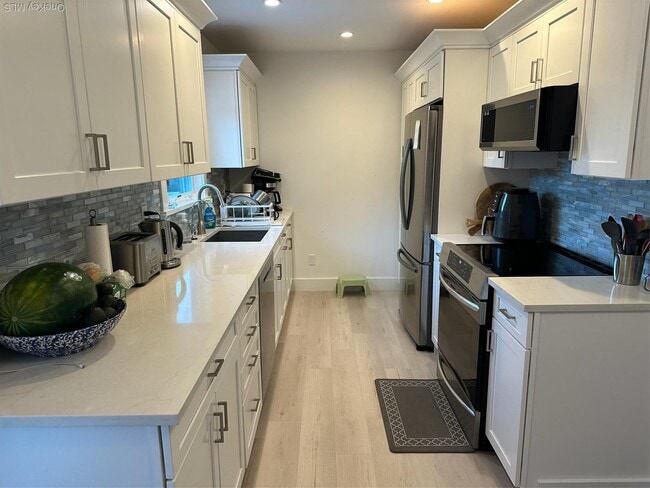 property at 14 Lynncliff Rd