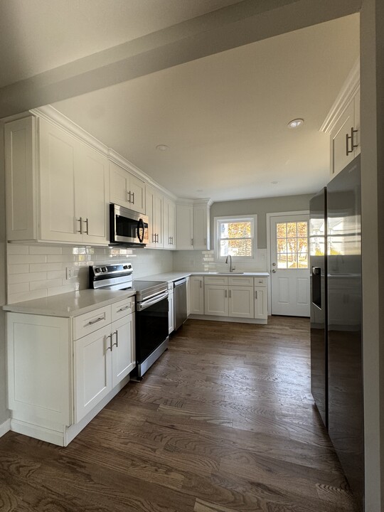 37 Ridgewood Dr in Shirley, NY - Building Photo